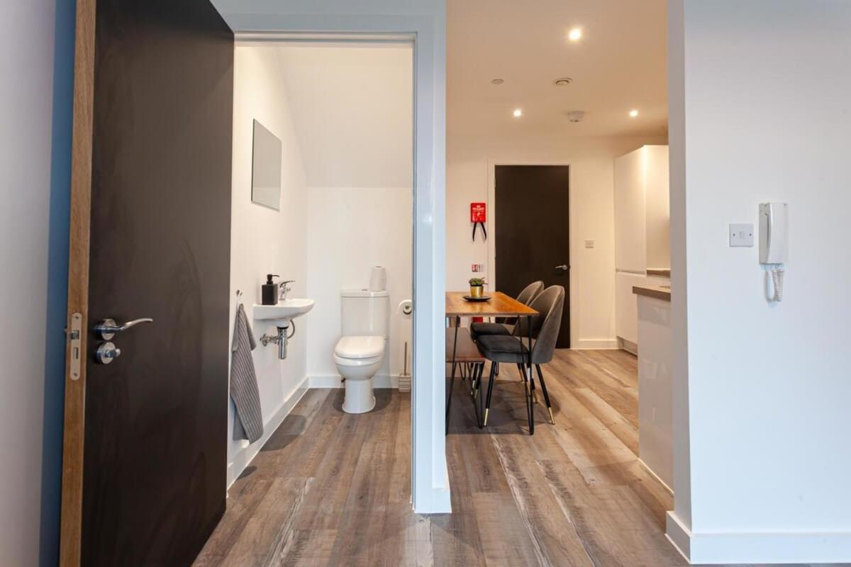 Superb 2 Bed Flat 5Min To Old Trafford Stadium Manchester Exterior photo