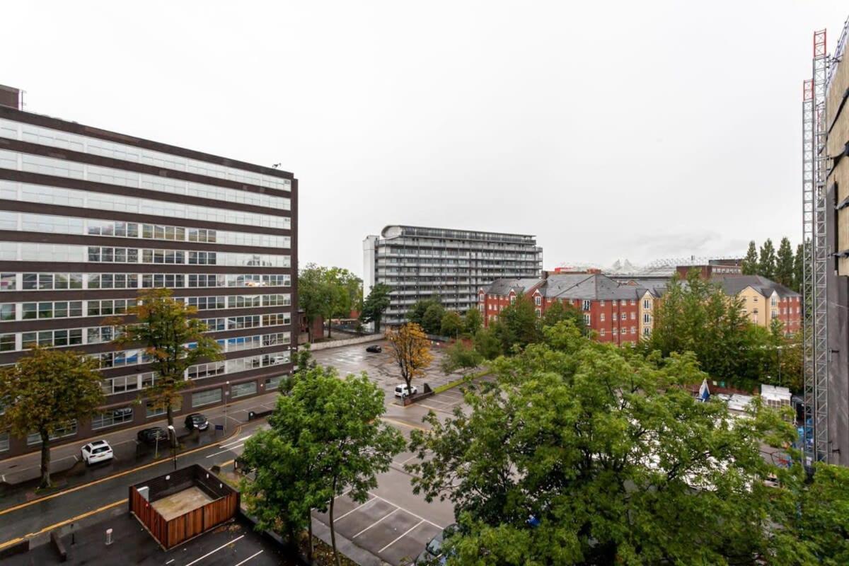 Superb 2 Bed Flat 5Min To Old Trafford Stadium Manchester Exterior photo